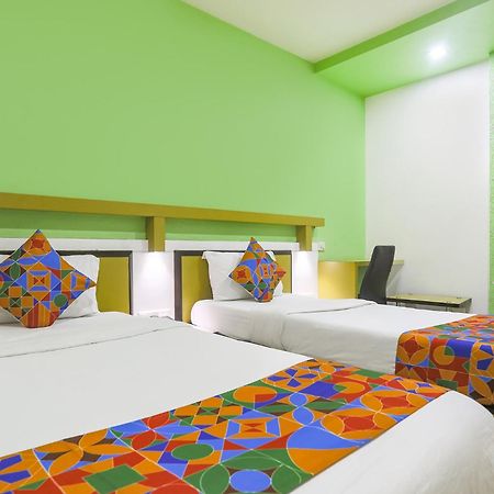 Hotel Merit Surat Esterno foto