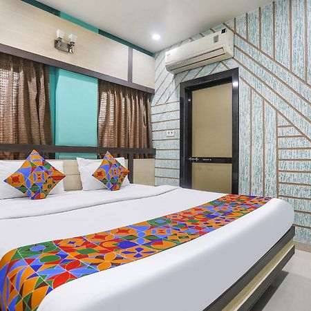 Hotel Merit Surat Esterno foto