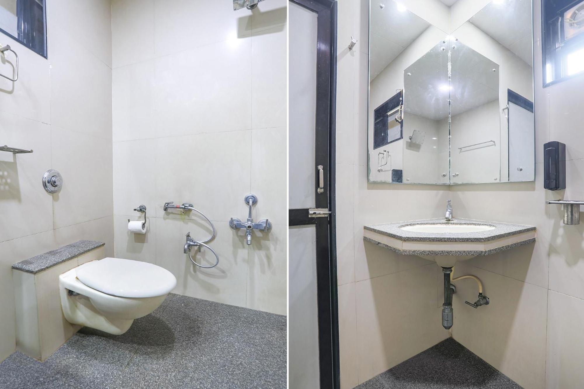 Hotel Merit Surat Esterno foto