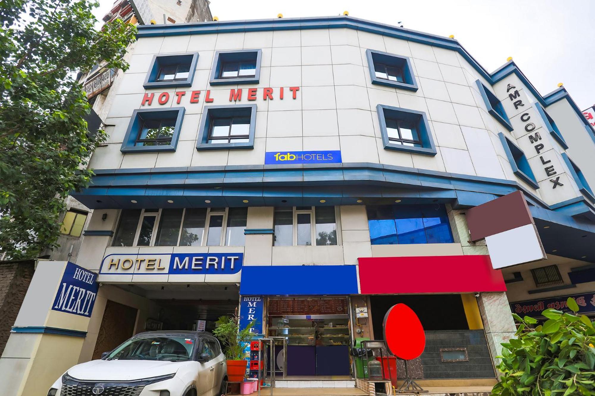 Hotel Merit Surat Esterno foto